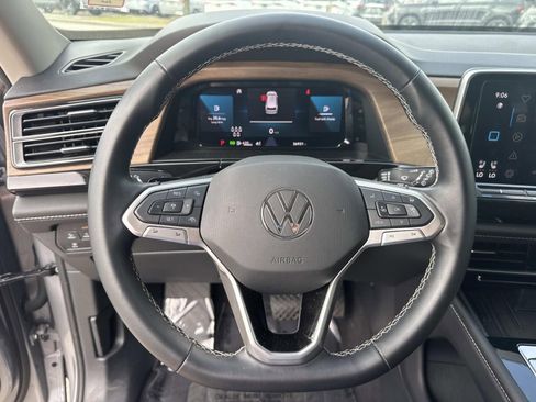Used 2025 Volkswagen Atlas SE image 22