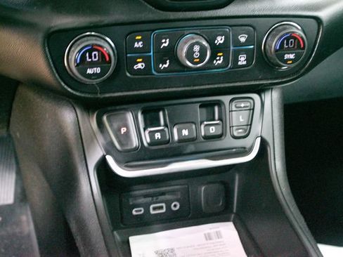 Used 2018 GMC Terrain SLE w/ GMC Pro Grade Package AWD/4WD image 18