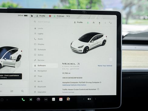 Used 2022 Tesla Model 3 Long Range AWD/4WD image 29