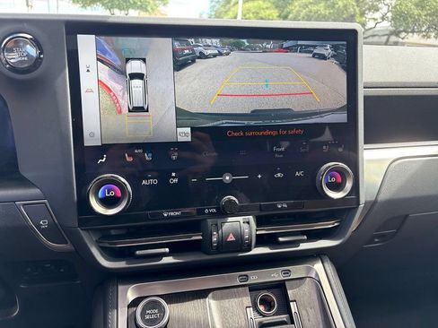 Used 2024 Lexus GX 550 w/ Accessory Package (Z1) AWD/4WD image 16