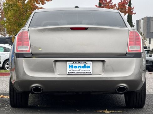 Used 2014 Chrysler 300 image 9