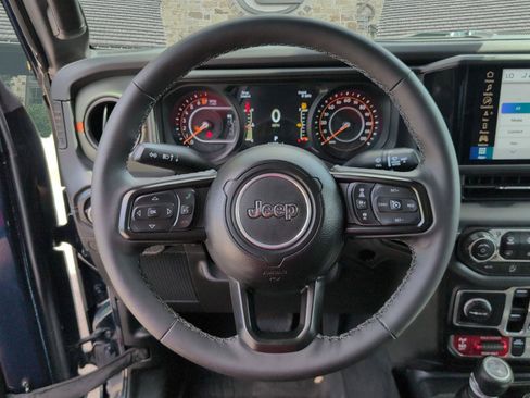 Used 2025 Jeep Gladiator Mojave AWD/4WD image 9