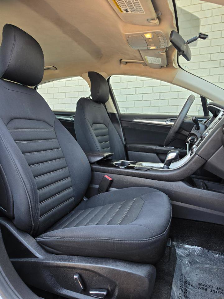 Used 2015 Ford Fusion SE FWD image 14