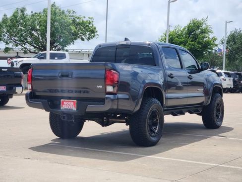 Used 2022 Toyota Tacoma SR5 RWD image 3