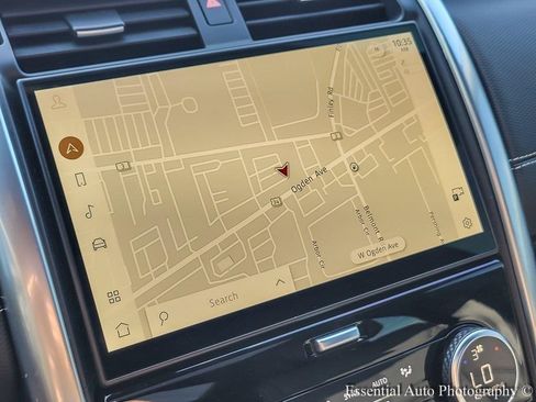 Used 2024 Land Rover Discovery Dynamic SE image 16