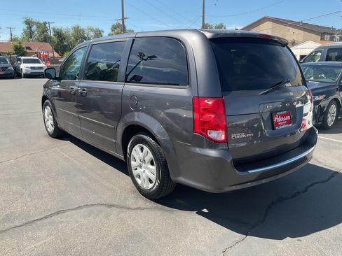 Used 2017 Dodge Grand Caravan SE w/ UConnect Hands-Free Group FWD image 7