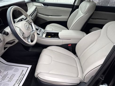 Used 2023 Hyundai Palisade Calligraphy image 9