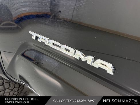 Used 2016 Toyota Tacoma TRD Sport w/ Towing Package AWD/4WD image 19
