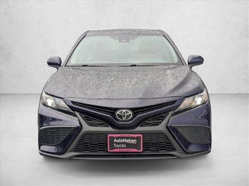 Used 2021 Toyota Camry SE image 2