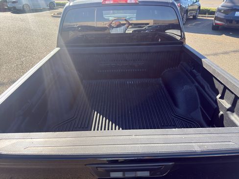 Used 2023 Nissan Frontier S w/ Technology Package RWD image 8