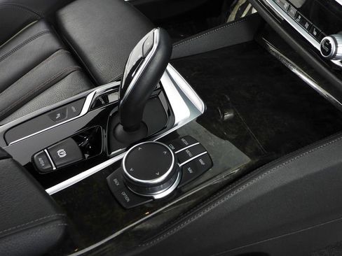 Used 2019 BMW 530e 530e iPerformance w/ M Sport Package image 15