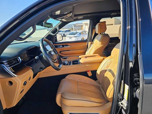 Used 2022 Jeep Grand Wagoneer Series III w/ HD Trailer Tow Package AWD/4WD image 22