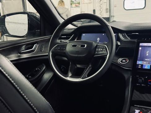 Certified 2025 Jeep Grand Cherokee Limited image 22