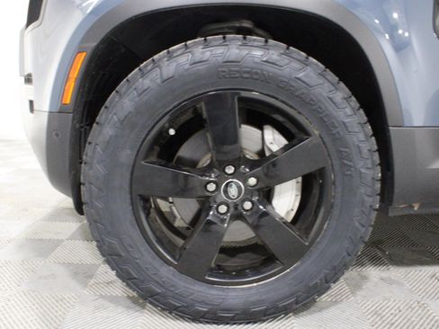 Used 2024 Land Rover Defender 110 S image 34