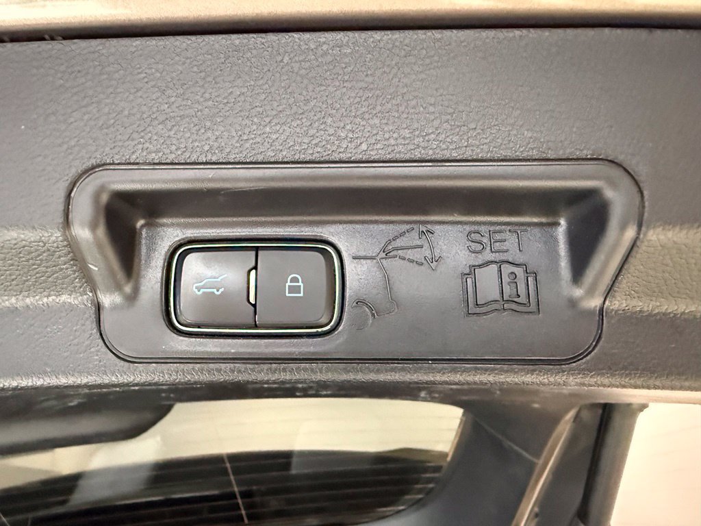 Certified 2021 Ford Explorer XLT w/ Equipment Group 202A AWD/4WD image 15
