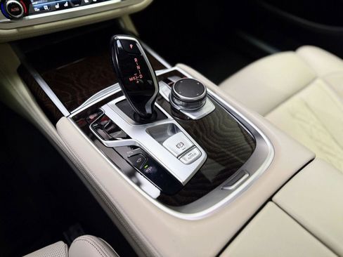 Used 2021 BMW 750i xDrive image 24