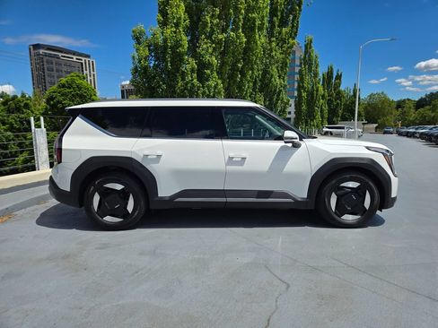 Certified 2024 Kia EV9 Wind AWD/4WD image 2