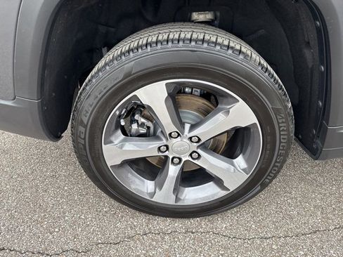 Used 2025 Jeep Grand Cherokee L Limited w/ Luxury Tech Group II image 35