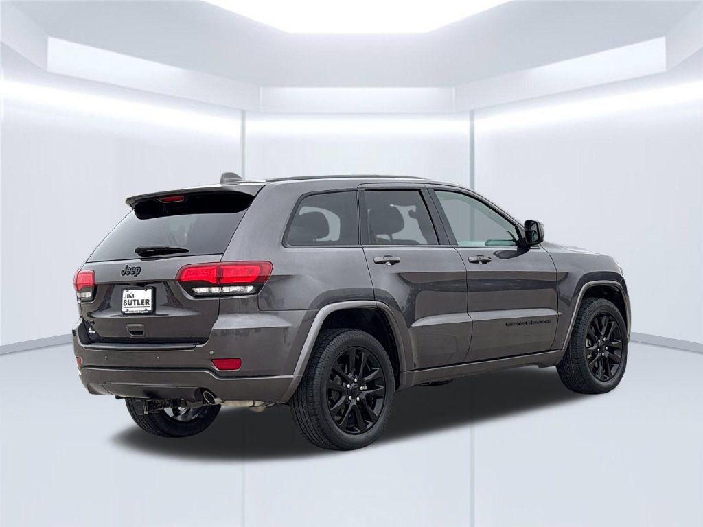 Used 2018 Jeep Grand Cherokee Altitude AWD/4WD image 5