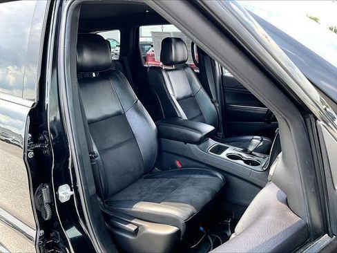 Used 2018 Jeep Grand Cherokee Altitude AWD/4WD image 11
