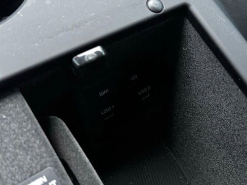 Used 2024 Porsche Macan Base image 34