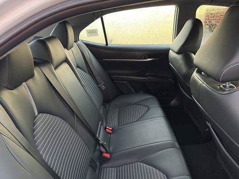 Used 2024 Toyota Camry SE image 10