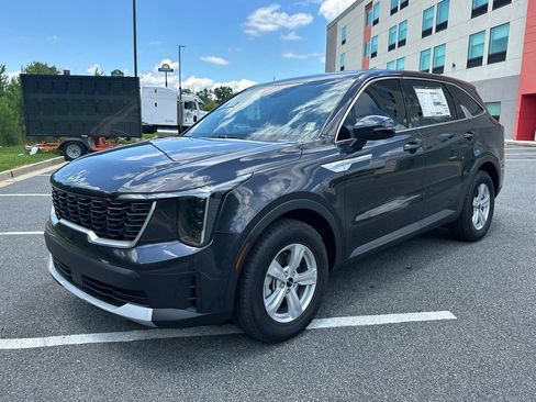 New 2026 Kia Sorento LX FWD image 3