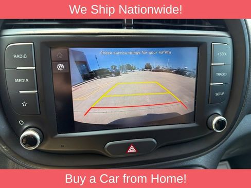 Used 2025 Kia Soul LX w/ LX Technology Package FWD image 17
