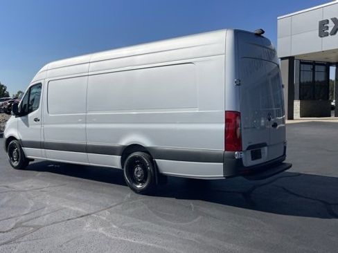Used 2024 Mercedes-Benz Sprinter 2500 image 3
