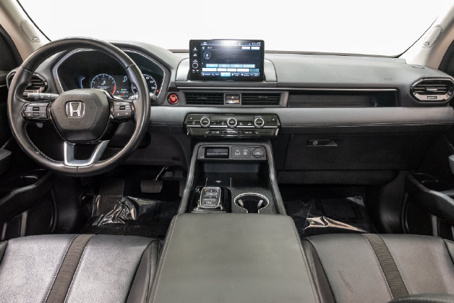 Used 2025 Honda Pilot Touring image 29