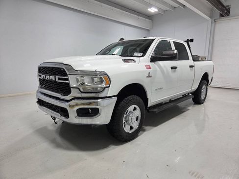 Used 2022 RAM 2500 Tradesman w/ Chrome Appearance Group AWD/4WD image 3