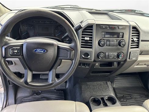 Used 2017 Ford F550 2WD Regular Cab Super Duty image 10