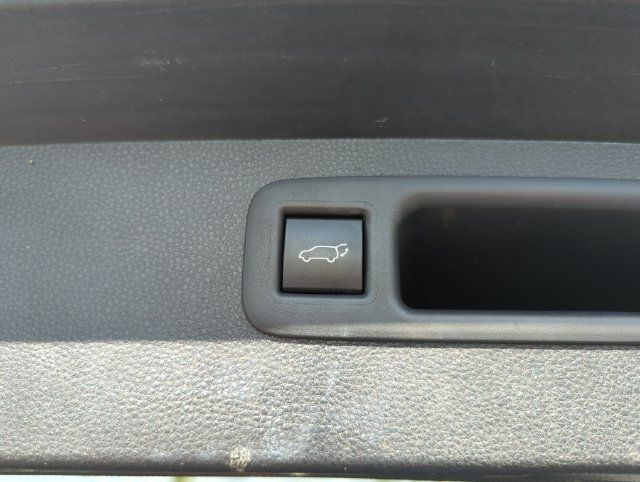Used 2022 Toyota Highlander XLE FWD image 21