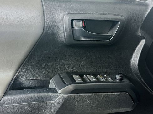 Used 2022 Toyota Tacoma SR w/ SR Convenience Package image 15