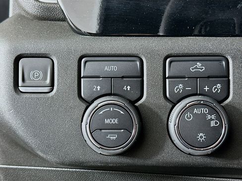 Used 2023 Chevrolet Silverado 1500 LT image 16