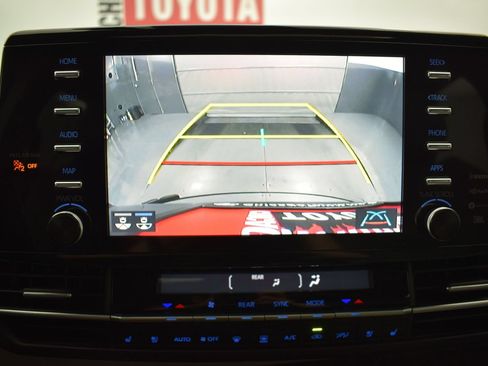 Used 2024 Toyota Sienna Limited AWD/4WD image 23