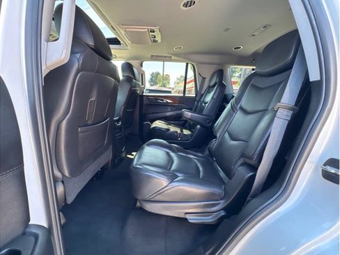 Used 2018 Cadillac Escalade Premium Luxury AWD/4WD image 18
