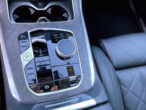 Used 2023 BMW X7 xDrive40i w/ Premium Package image 26