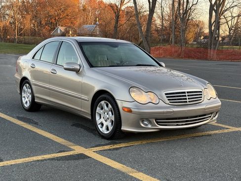 Used 2005 Mercedes-Benz C 320 Sedan image 1