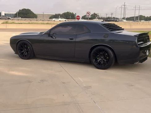 Used 2018 Dodge Challenger R/T RWD image 4