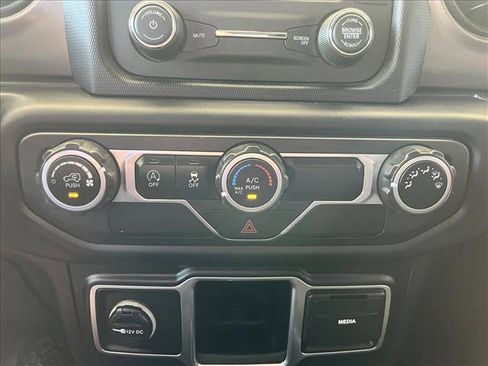 Used 2018 Jeep Wrangler Unlimited Sport AWD/4WD image 15