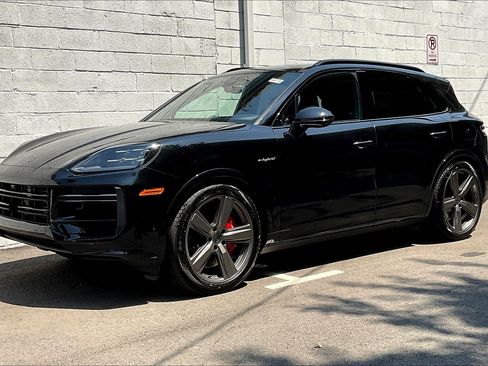 New 2025 Porsche Cayenne Turbo image 1