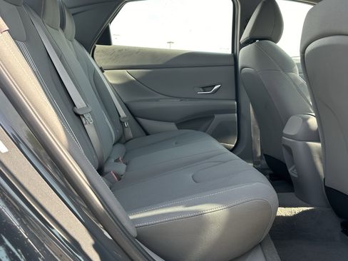 Used 2024 Hyundai Elantra SEL image 17