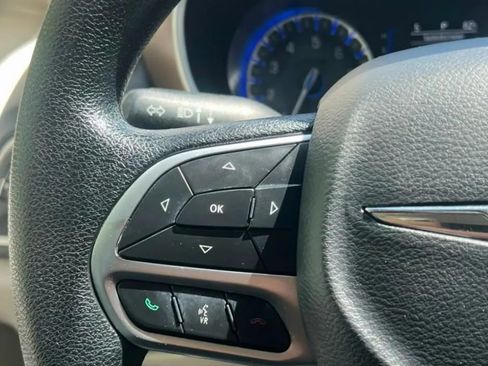 Used 2020 Chrysler Voyager L FWD image 26