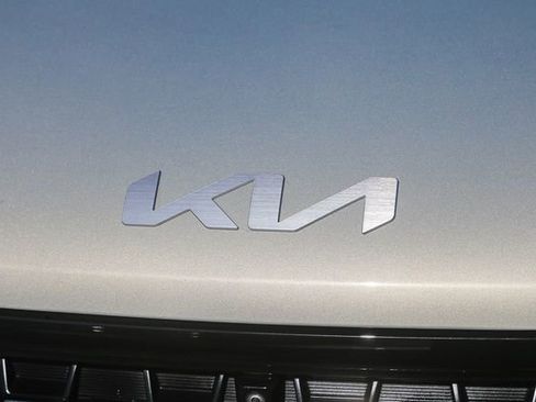 Used 2025 Kia Carnival SX Prestige image 7