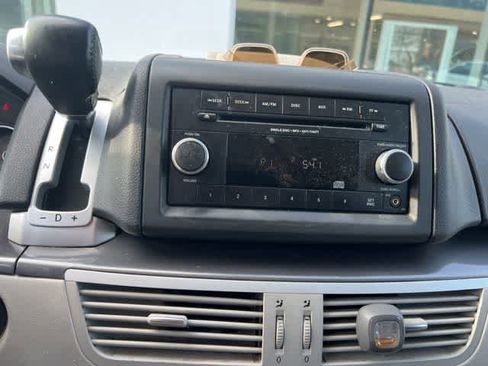 Used 2013 Volkswagen Routan S image 18