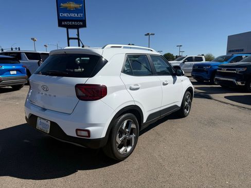 Used 2025 Hyundai Venue SEL FWD image 5