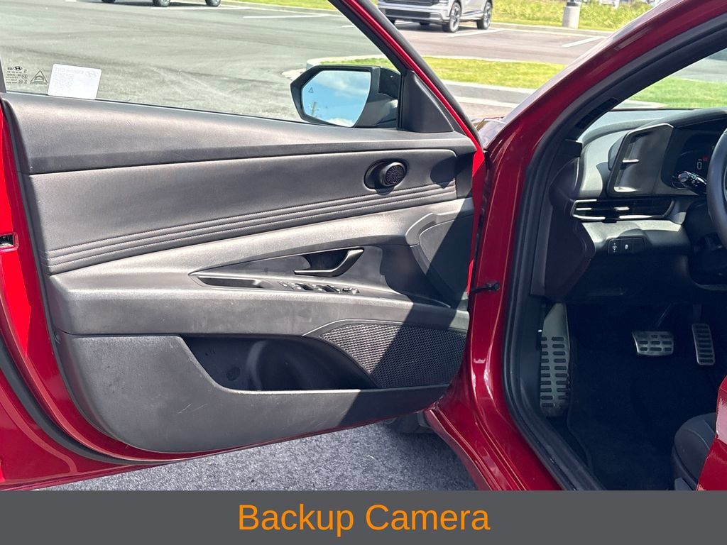 Used 2025 Hyundai Elantra Sport FWD image 3