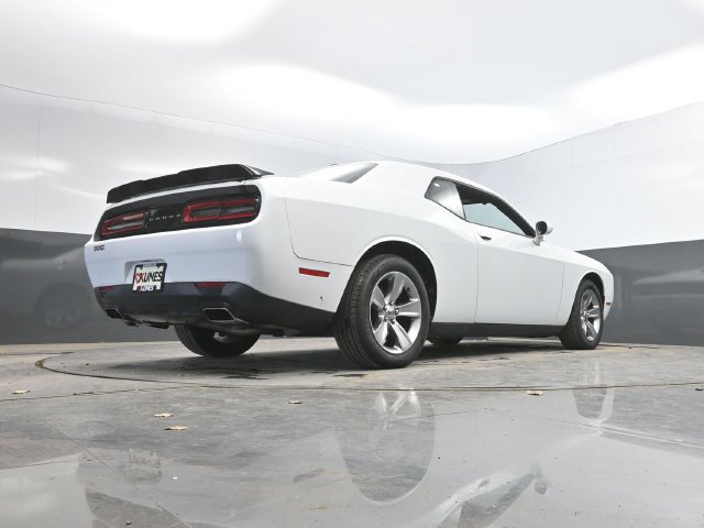 Used 2015 Dodge Challenger SXT RWD image 28