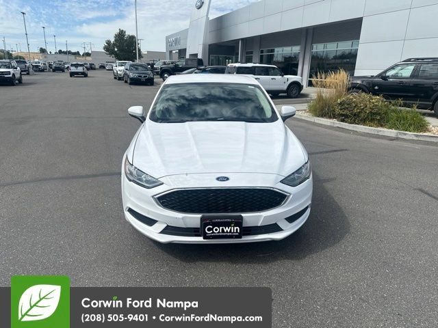 Used 2018 Ford Fusion SE w/ Fusion SE Technology Package FWD image 2